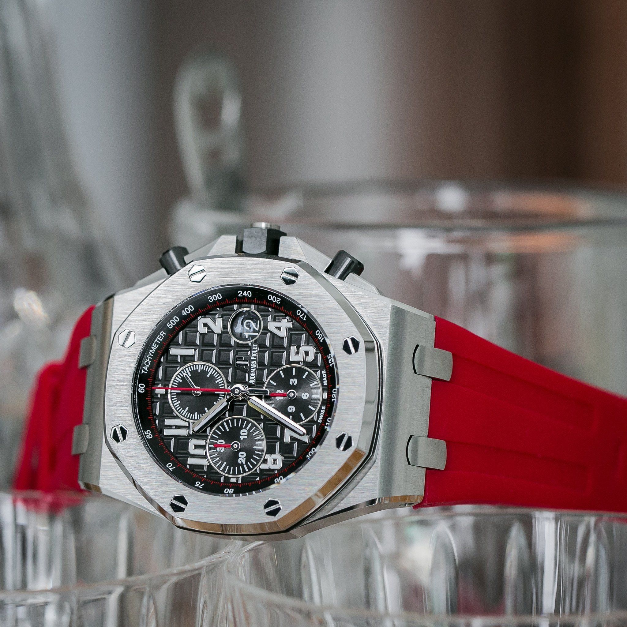 Мануфактура. Элитный часовой салон  ремешок для часов RED AP ROYAL OAK  OFFSHORE 42MM STRAP