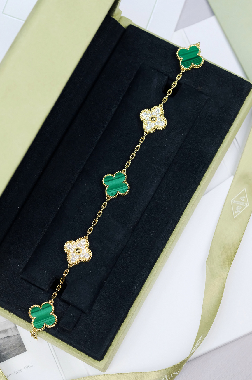 Van Cleef & Arpels в наличии в Москве в &quot;Мануфактуре&quot;! 