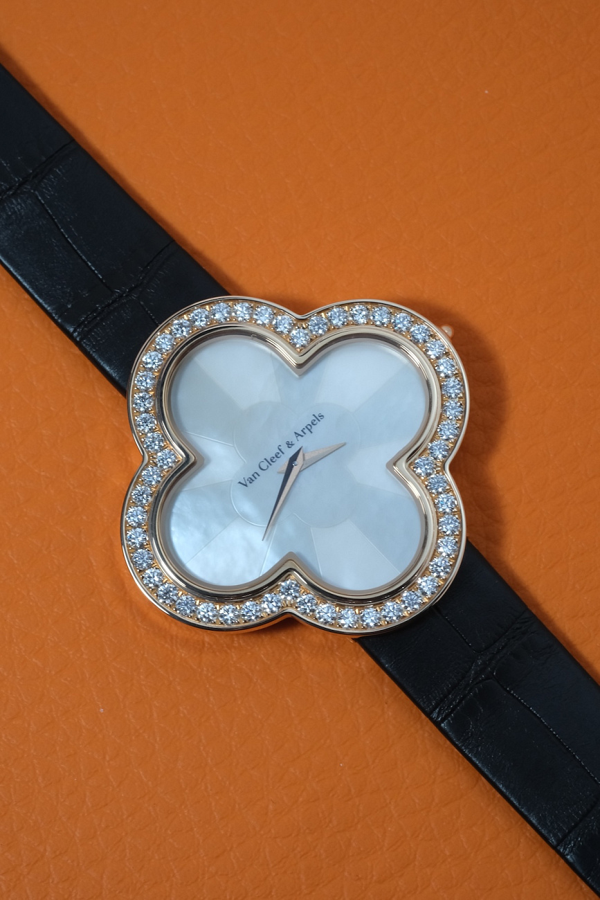 Van Cleef & Arpels в наличии в Москве в &quot;Мануфактуре&quot;! 