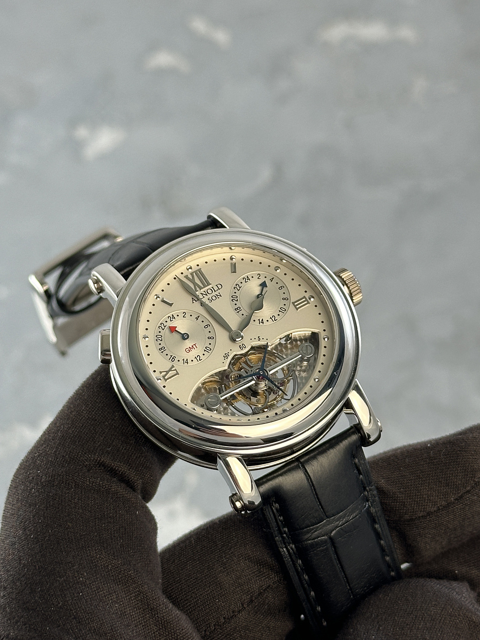 Arnold & Son в наличии в Москве в &quot;Мануфактуре&quot;! 