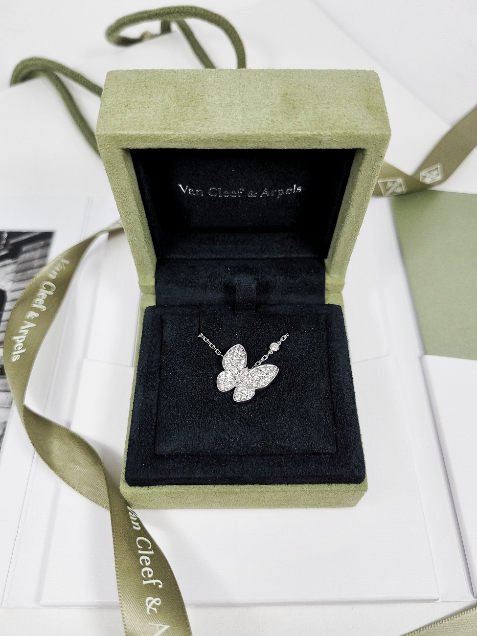 Van Cleef & Arpels в наличии в Москве в &quot;Мануфактуре&quot;! 