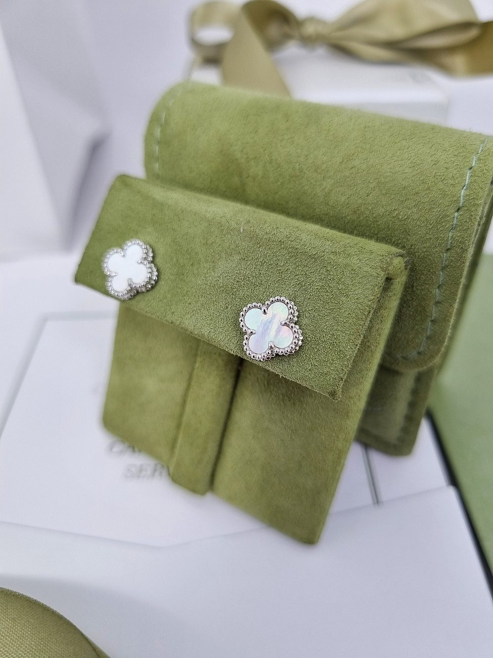 Van Cleef & Arpels в наличии в Москве в &quot;Мануфактуре&quot;! 