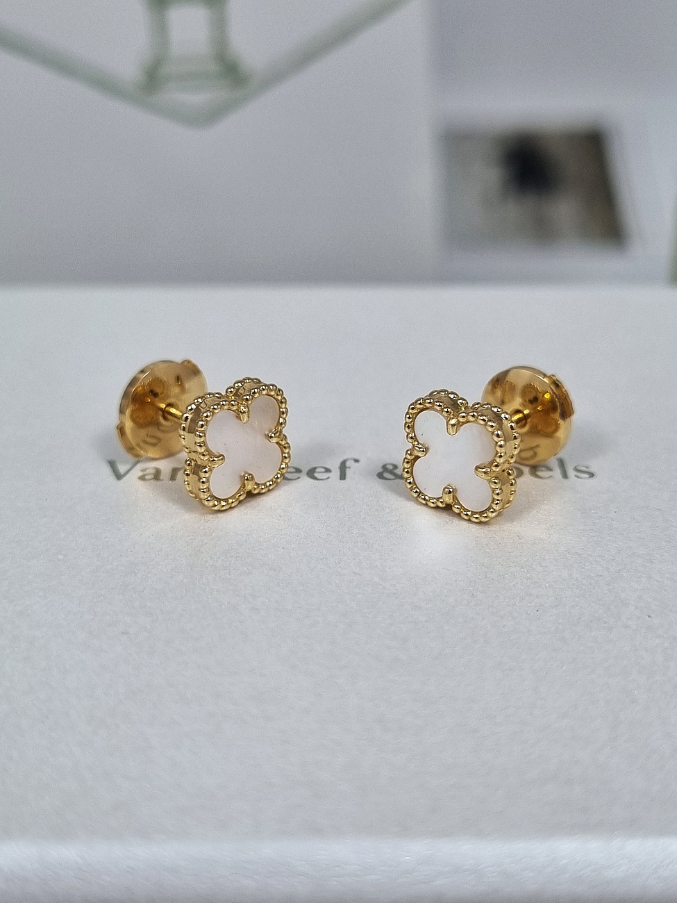 Van Cleef & Arpels в наличии в Москве в &quot;Мануфактуре&quot;! 