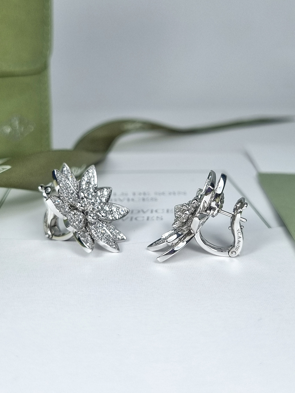 Van Cleef & Arpels в наличии в Москве в &quot;Мануфактуре&quot;! 